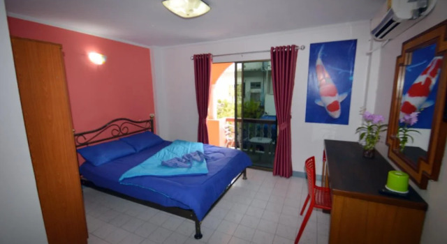 DDINN BEACH GUESTHOUSE, Забронировать Хостел Хостелы Южной Паттайя, рядом с Пляж Иньом, Хостел