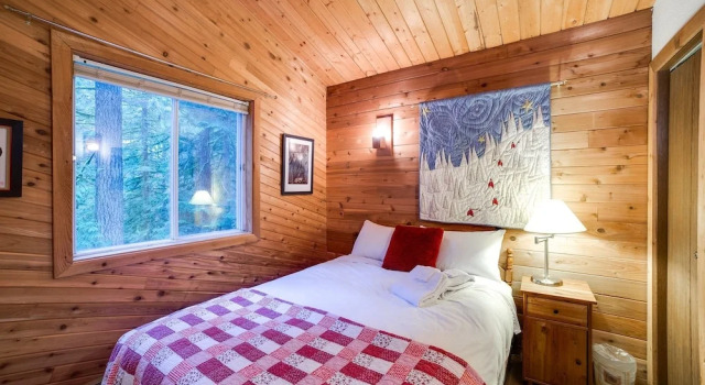 Mt. Baker Lodging Cabin 6 – Hot Tub, WiFi, Sleeps 8! by MBL, Buchen Sie Hotel SPA-Hotels in Glacier, SPA