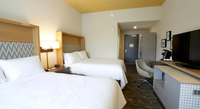 Четырёхместный номер Standard Holiday Inn Louisville Downtown by IHG