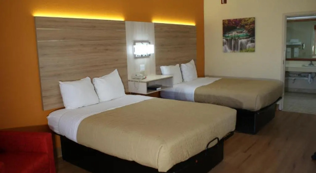 Двухместный номер Standard Home Town Inn & Suites