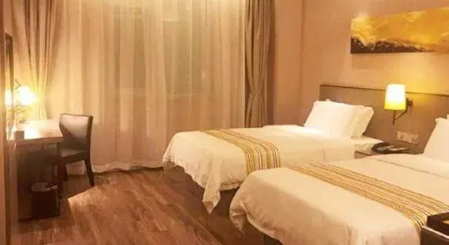 Homeinn Plus Hotel (Qingdao Licang Jiushui East Road Wanda Plaza), Prenota Hotel Hotel a Shandong con parcheggio, Parcheggio