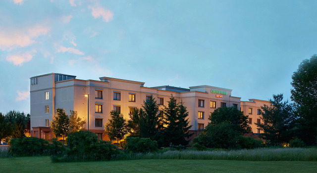 Courtyard by Marriott Ithaca Airport/University, Buchen Sie Hotel Ithaka Cayuga Lake Wine Trail