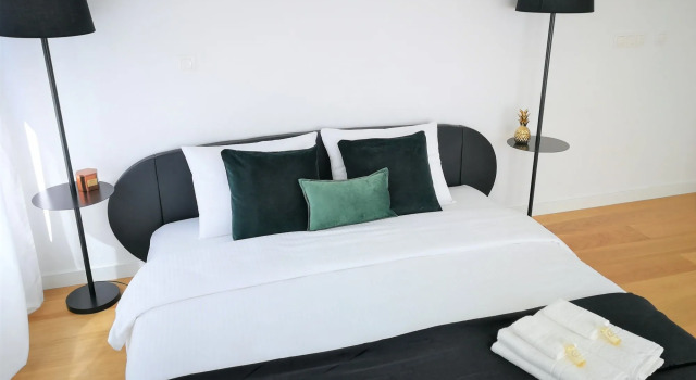 Industrial Lisbon Apartment - Adults Only