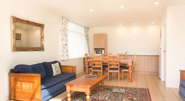 Семейный номер Standard с 2 комнатами с балконом и с видом на бассейн Commodores Lodge