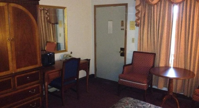 Embassy Motel - Franklin, Varaa Motelli Franklin Wisconsin