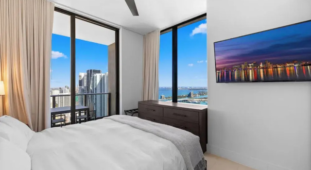 Апартаменты Luxury Luxury Downtown Condos with City Views