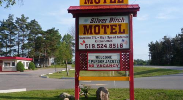 The Silver Birch Motel, Rezervați Motel Central Huron 