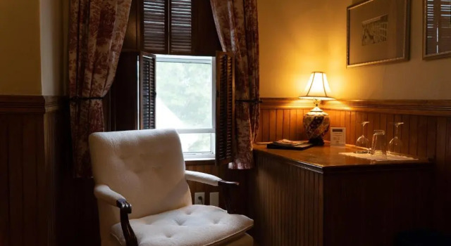 Полулюкс Gillespie House Inn