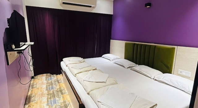 Четырёхместный номер Superior c 1 комнатой HOTEL MADNI ROYALE , Ajmer