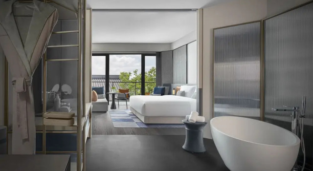 Двухместный номер Standard с балконом Kimpton Suzhou Bamboo Grove by IHG