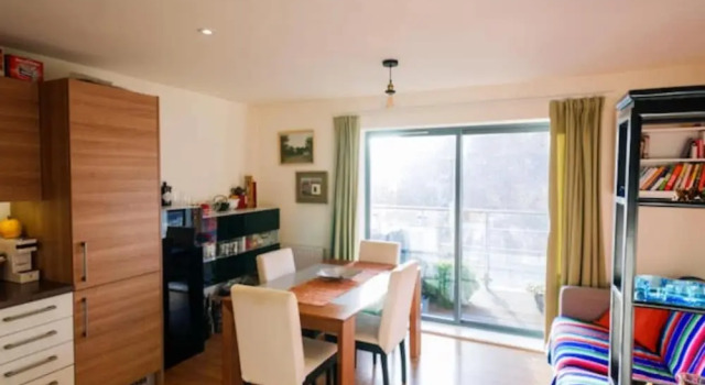 Homely 2 Bedroom Apartment in Bow