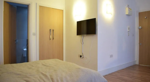Spacious Studio Flat in Central Kensington, Забронировать Отель Отели Англии 3 звезды, 3*