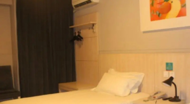 Номер Standard Jinjiang Inn Zhengzhou Railway Station Erqi Square Metro Station