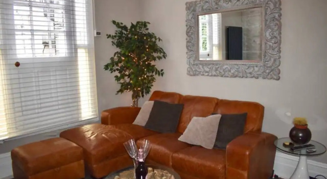 2 Bedroom Apartment Near Seafront in Brighton, Забронировать Апартаменты/квартира Отели Исторического графства Суссекса с парковкой, Парковка
