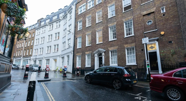 Amazing Two Bed Moments From St Pauls Cathedral A1, Забронировать Отель Бизнес-отели Англии, 4* 5*
