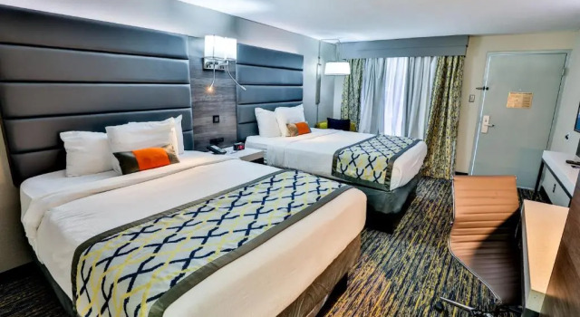 Четырёхместный номер Deluxe Baymont by Wyndham Murfreesboro