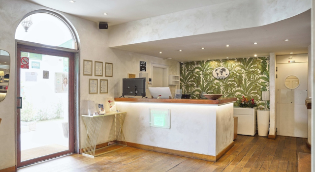 Roma Hôtel & Restaurant, Book Hotel 4-stjernede hoteller i Libreville, 4*