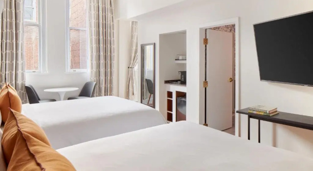Четырёхместный номер Standard The Independent Hotel City Center