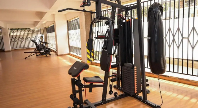 Апартаменты Private room(ensuite) in a 2 bedroom apt with gym.