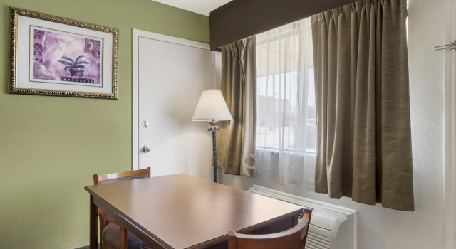 Четырёхместный номер Standard Best Western Caprock Inn