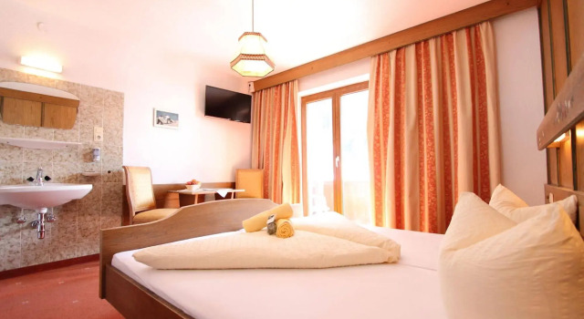 Pension Mittagskogel, Book Hotel Hotels in Pitztal with Breakfast, Breakfasts