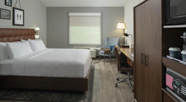 Двухместный клубный люкс Four Points by Sheraton Dallas Arlington Entertainment District