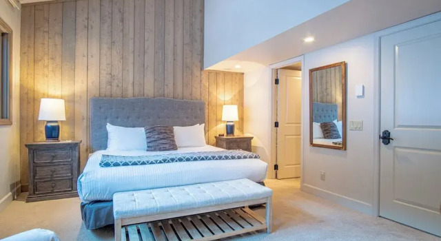Ski-in/ski-out to Baldy + Outdoor Pool, Prenota Hotel Ketchum Sun Valley