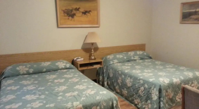 Четырёхместный номер Standard Mountain View Motel