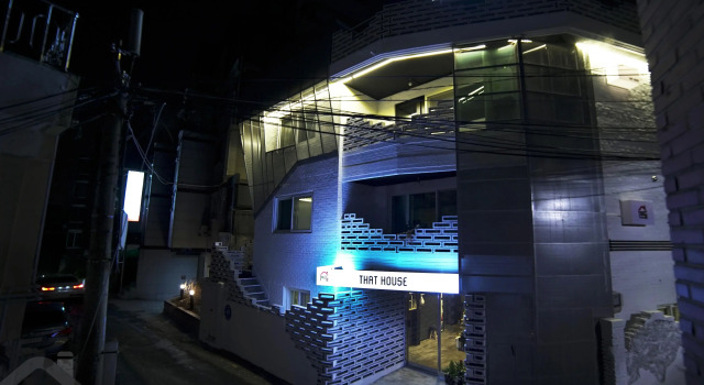 That House Hongdae, Забронировать Хостел Отели Сеула с парковкой, рядом с Магазин New Balance, Парковка