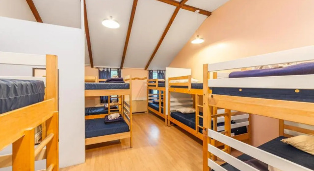 Кровать в общем номере (женский номер) HI Marthas Vineyard Hostel