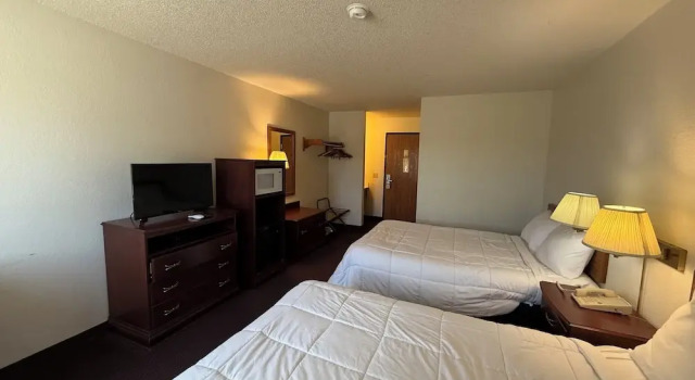 Номер Economy Clarion Hometown Inn