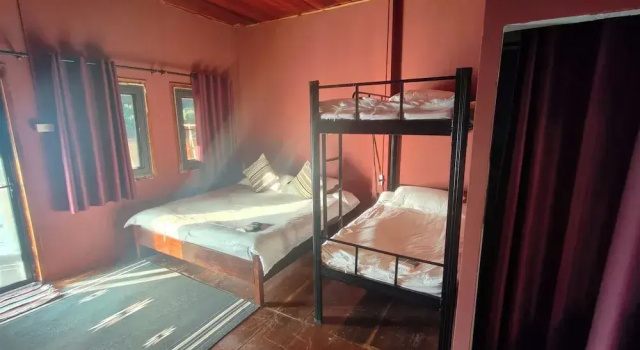 Четырёхместный номер Comfort с балконом и с видом на реку Pont Inn Nong Khiaw