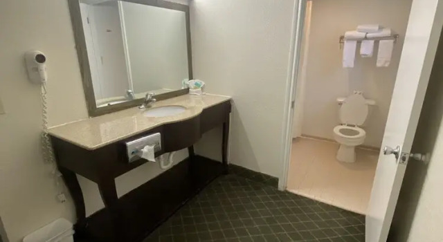 Komfortowy pokój Americas Best Value Inn Eagle Pass