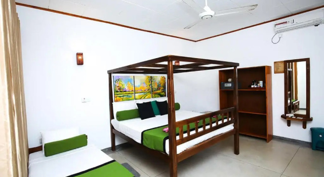 Habitación triple Estándar con balcón Celestial Inn