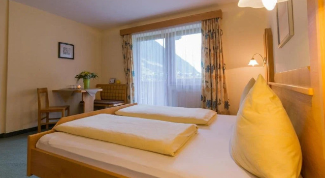Pension Nigella, Rezerwuj Hotel Hotele w Tyrol z parkingiem, Parking