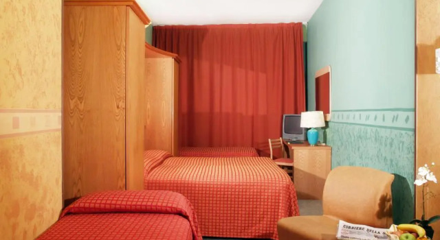 Четырёхместный номер Standard Hotel Meridiana