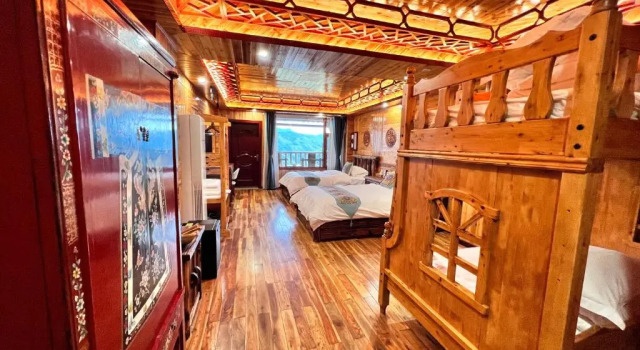 Четырёхместный номер Standard с балконом Baike Boutique Hotel