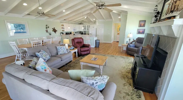 Коттедж с балконом 203 Butler Avenue by Tybee Vacation Rentals
