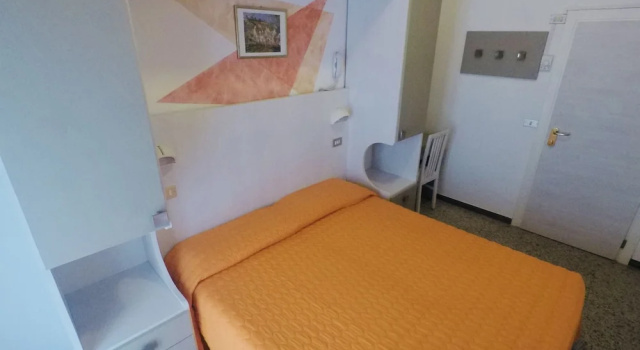 Четырёхместный номер Standard с балконом Alevon Hotel
