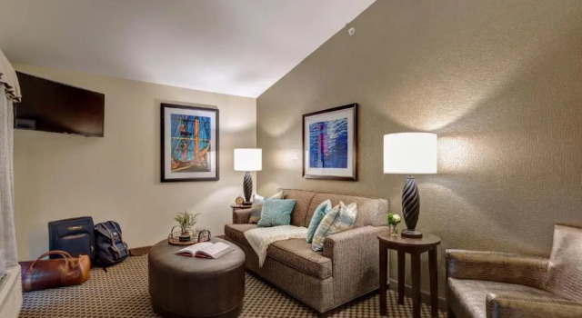 Люкс Superior Garrison Hotel & Suites Dover-Portsmouth, an Ascend Collection Hotel
