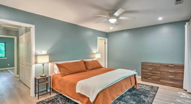 Апартаменты Stylish Durham Townhome < 5 Mi to Downtown!