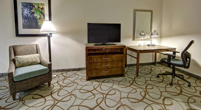 Четырёхместный номер Standard с красивым видом из окна Hilton Garden Inn Charleston / Mt. Pleasant