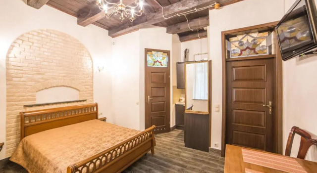 Apartments on Valova 16, on Market Square, Забронировать Апартаменты/квартира Отели Львова с парковкой, рядом с Дворец Дедушицких, Парковка