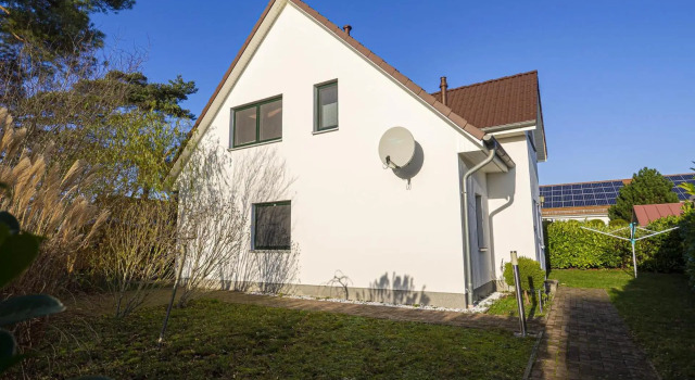 Ferienhaus Karola, Wohnung 2 - OG, Забронировать Отель Глове Рюген, рядом с Hauptstrand Glowe