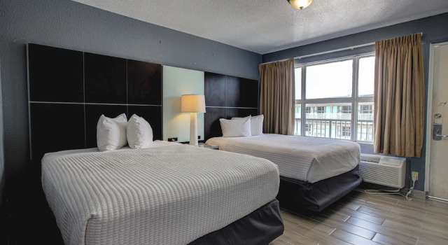 Четырёхместный номер Standard Beach House Inn with POOL & Beach Access