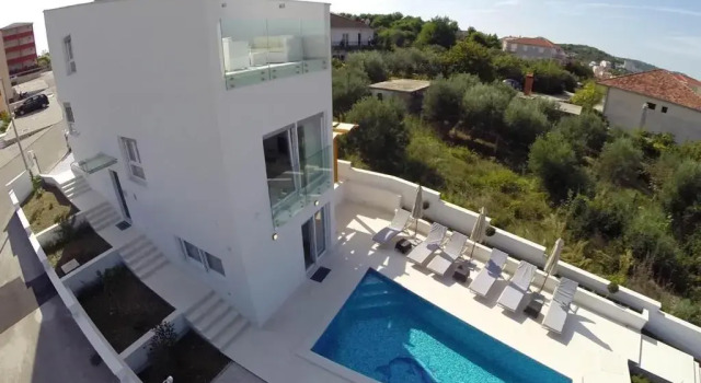 Villa Leona, Rezerwuj Willa Hotele w Split-Dalmatia County z parkingiem, Parking
