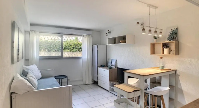 GOLFE JUAN Studio dans résidence avec piscine, Забронировать Апартаменты/квартира Гольф-Жуан Приморские Альпы
