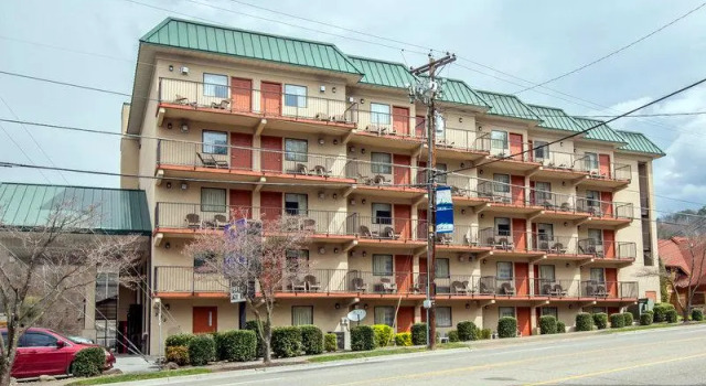Кровать в общем номере Sleep Inn & Suites near Sports World Blvd