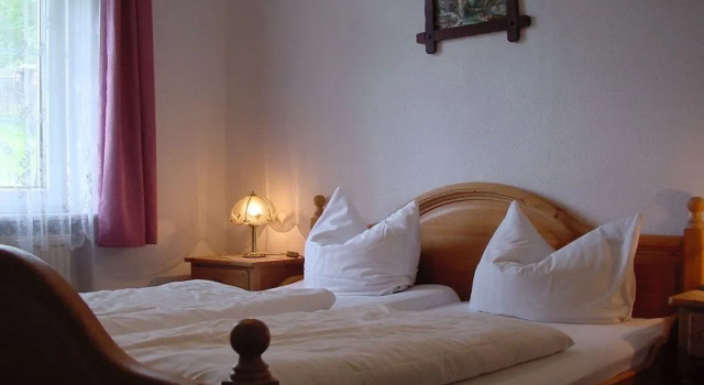 Gast- und Pensions-Haus Hodes, Book Hotel Hoteller i Rudolstadt med parkering, Parkering