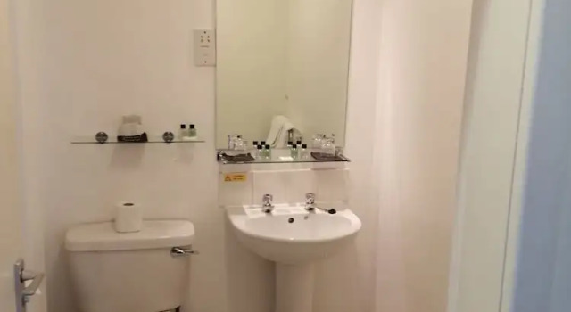 Номер Economy Eight Acres Hotel